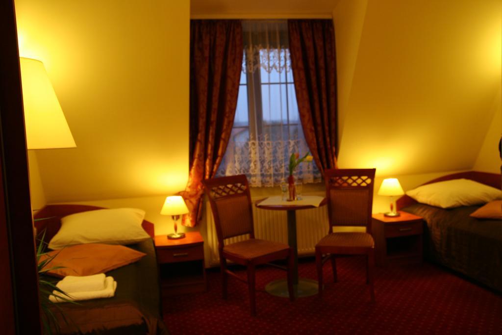Hotel Karolinka Gogolin Habitación foto